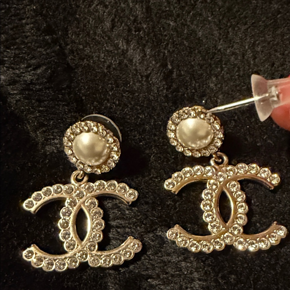 CHANEL Pearl and Crystal Earrings - Picture 6 of 6